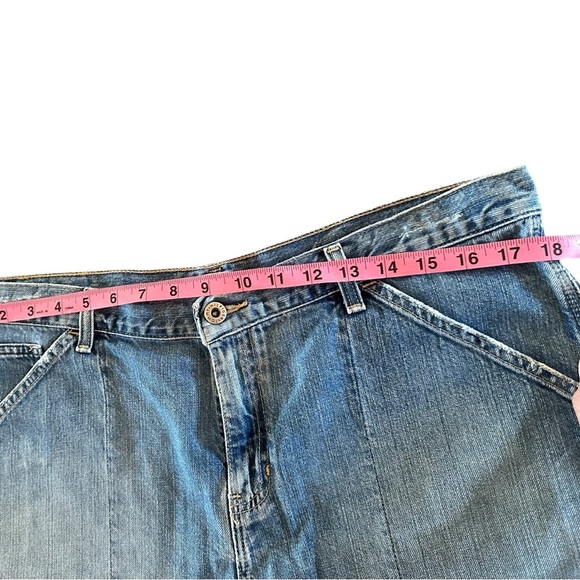 Women’s Tommy Hilfiger Distressed Vintage Denim Jean Shorts 5” Inseam Size 14 - Picture 2 of 6